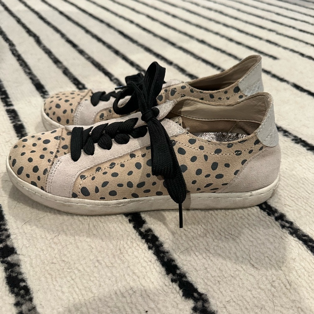 Dolce Vita Animal Print Sneakers / Women size 6